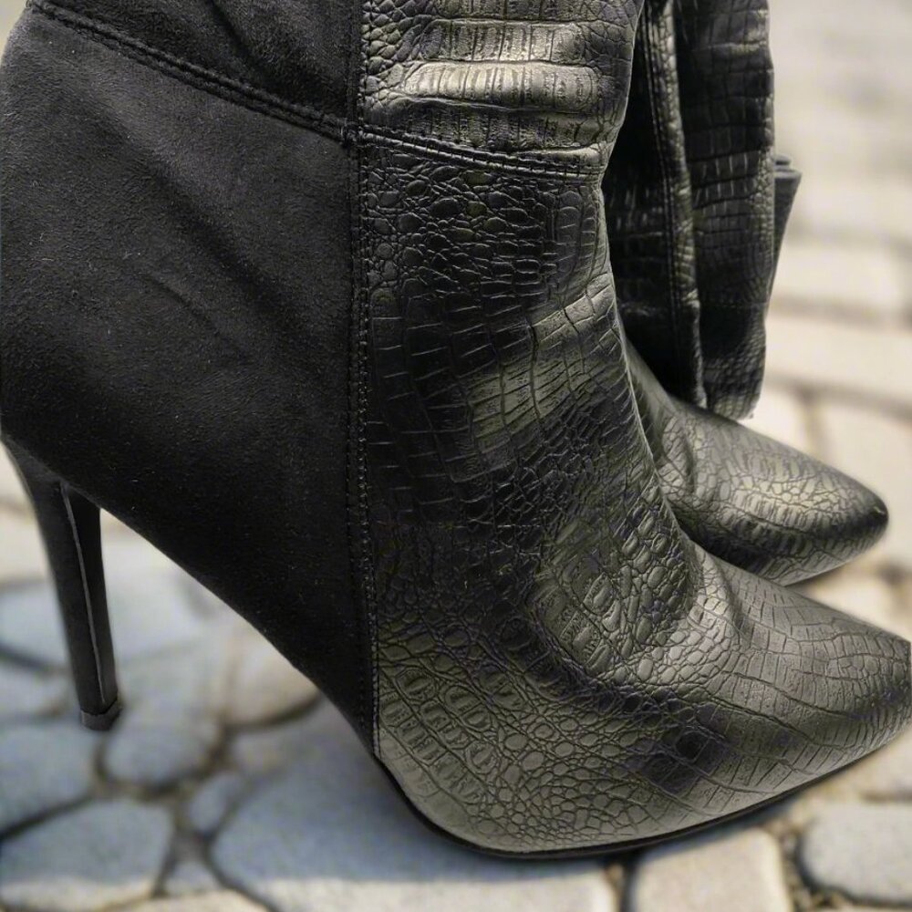 Izabella Rue Snakeskin Boots Size 10